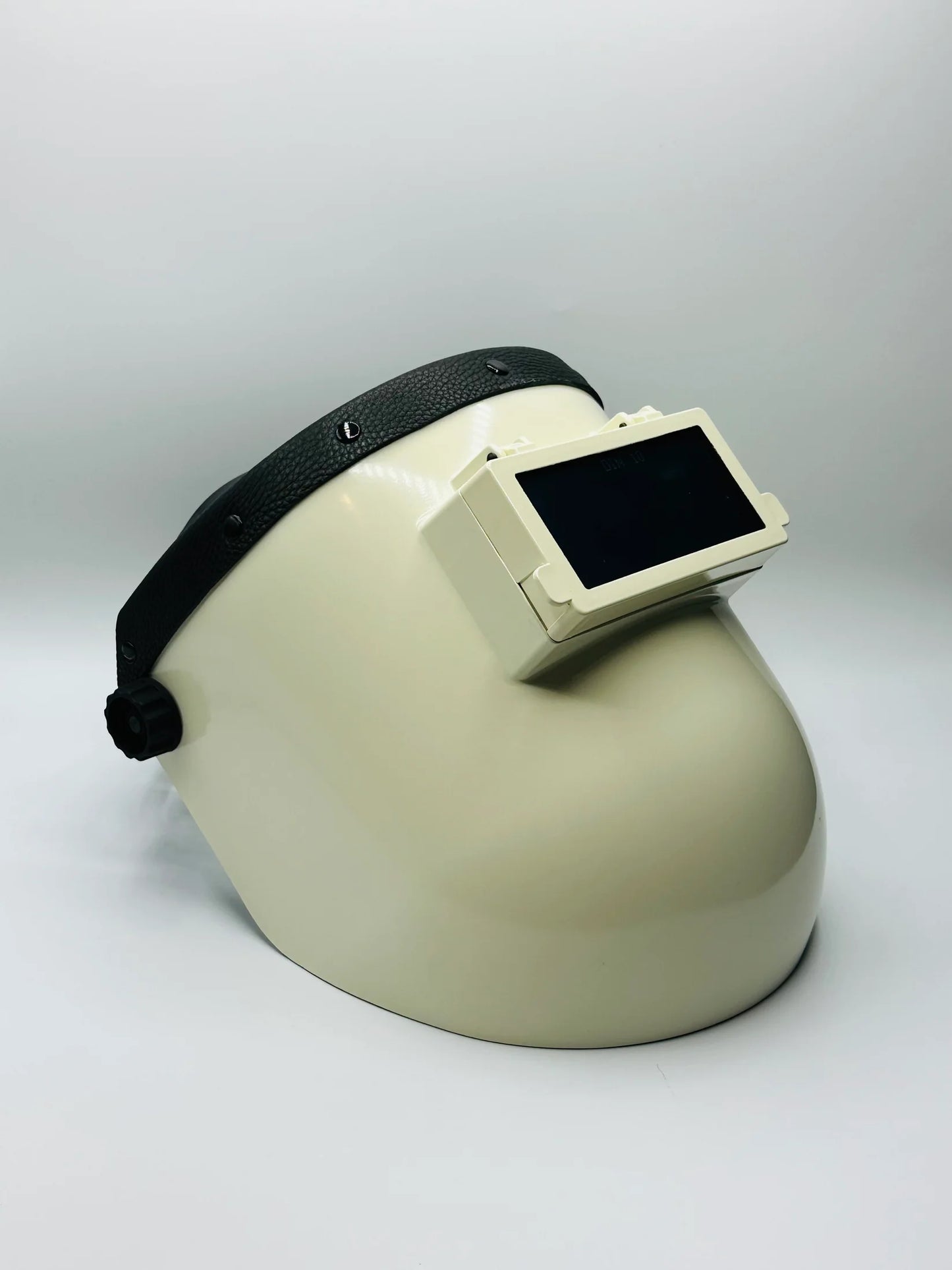 BMH WHITE SUGARSCOOP BLACK LEATHER